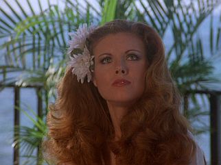 Laura Frasier (Rebecca Holden)
